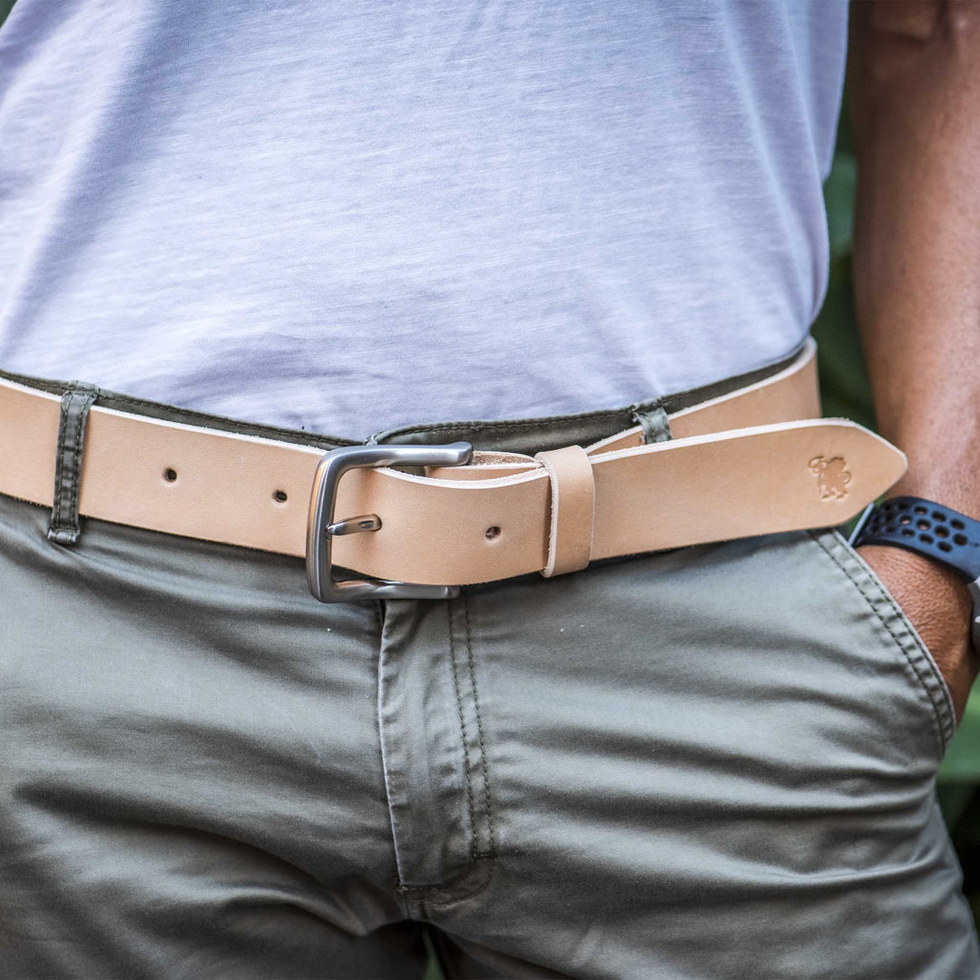 Cintura in cuoio da uomo artigianale Aker #colore_marrone-scuro